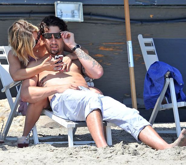 amy fehnel recommends Kaley Cuoco Nude Beach