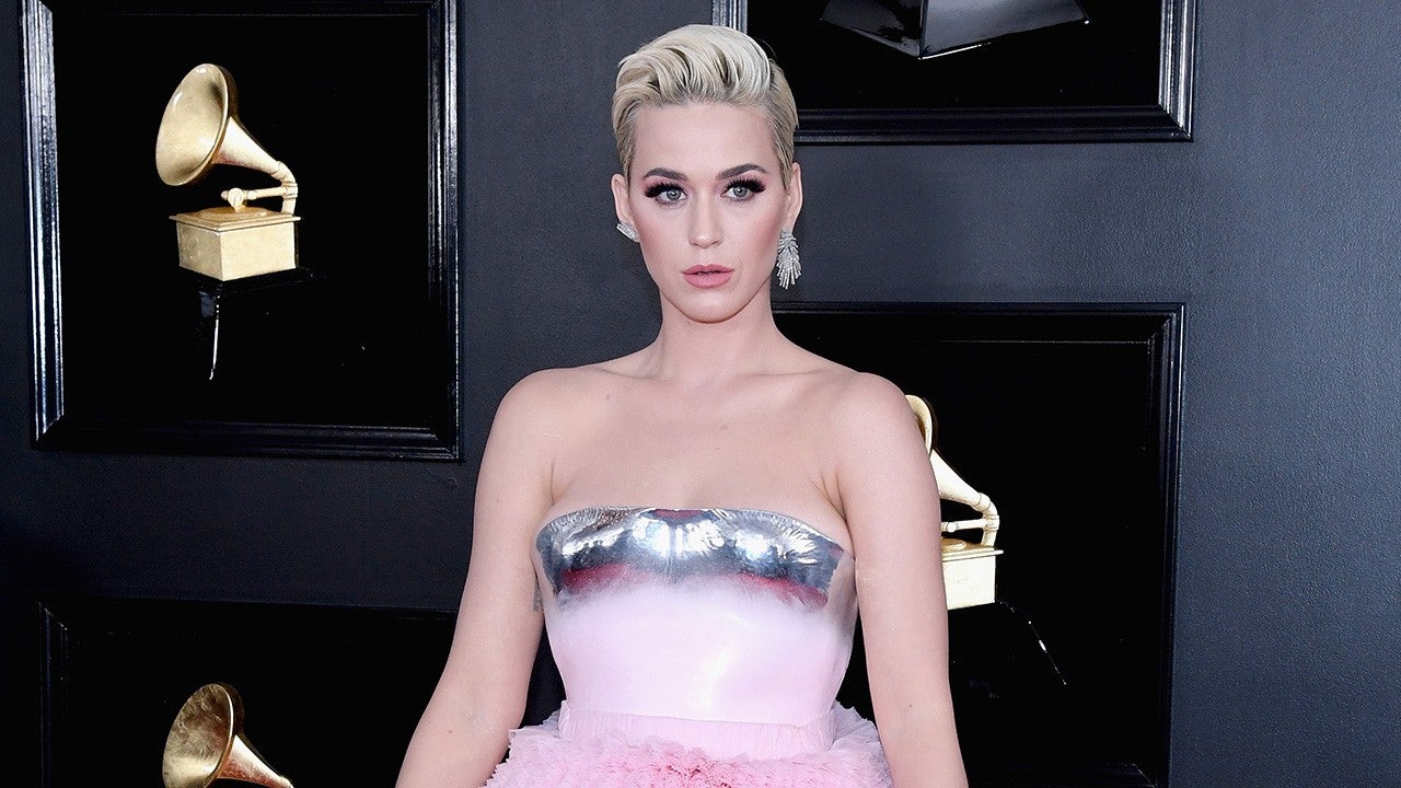christine kochan recommends Katy Perry Picks Wedgie