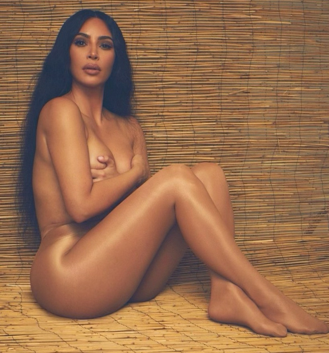 alan holsted recommends kim kardashian pussy pictures pic