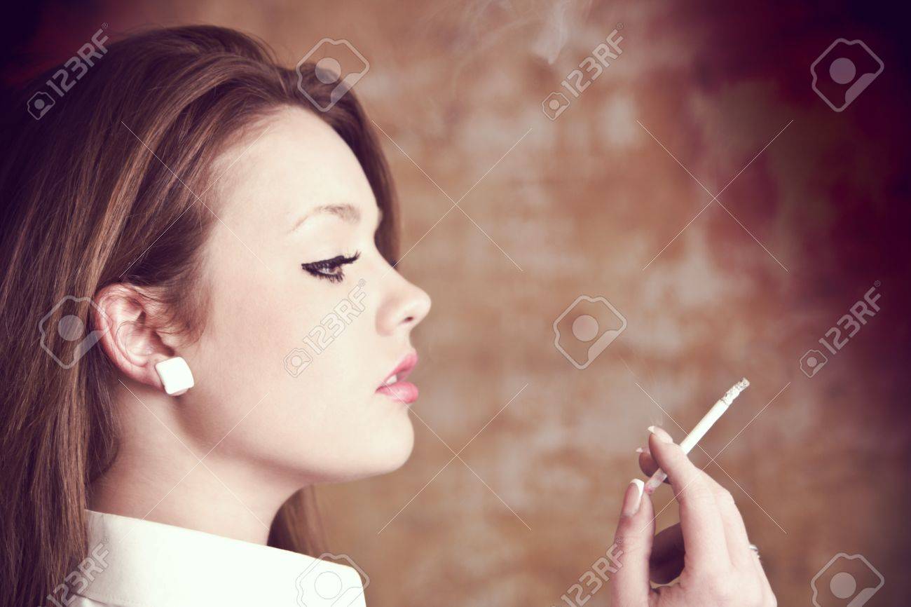 dorothy eason recommends pretty girls smoking cigarettes pic