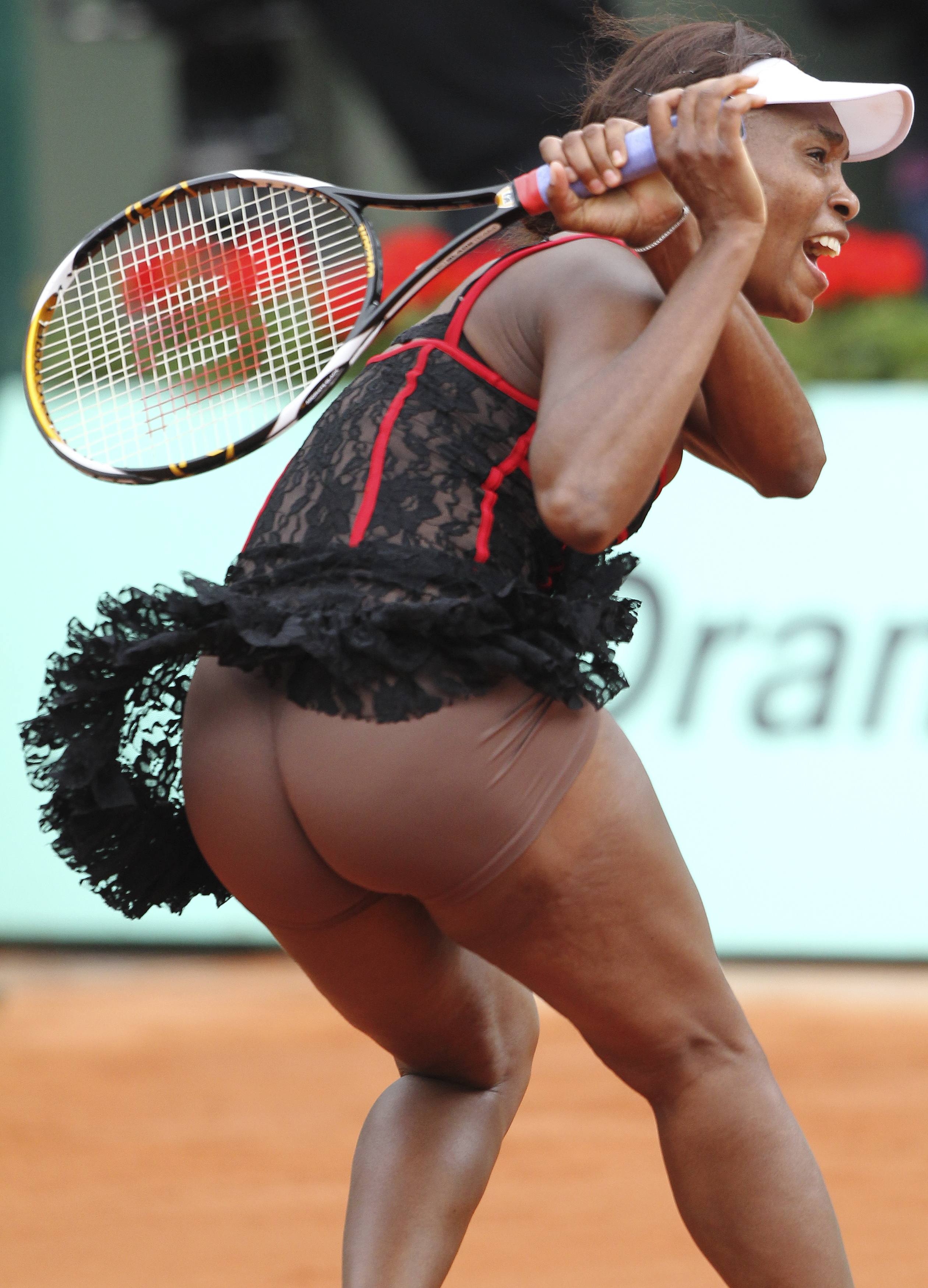 amor dela cruz add photo women tennis players wardrobe malfunction