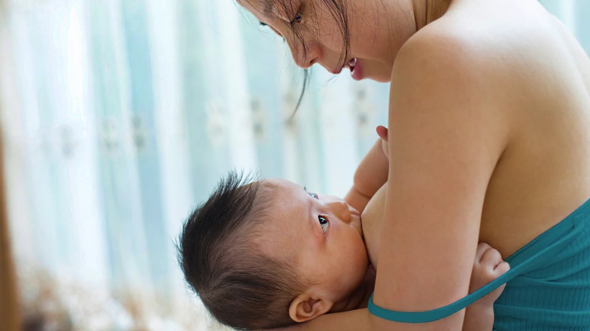 arun kwatra share mom breastfeeding adult son photos