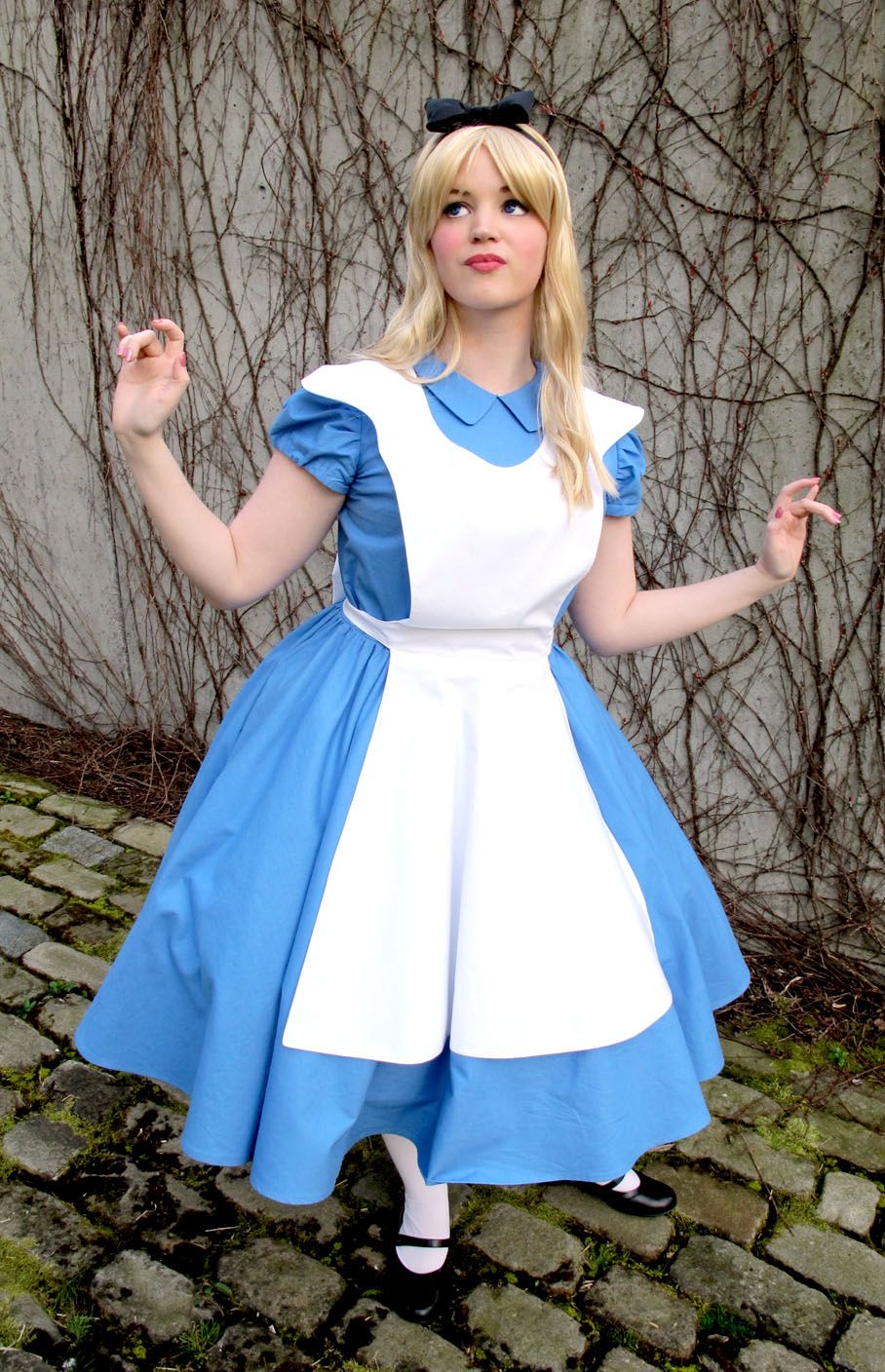betsy suarez recommends images of alice in wonderland costumes pic