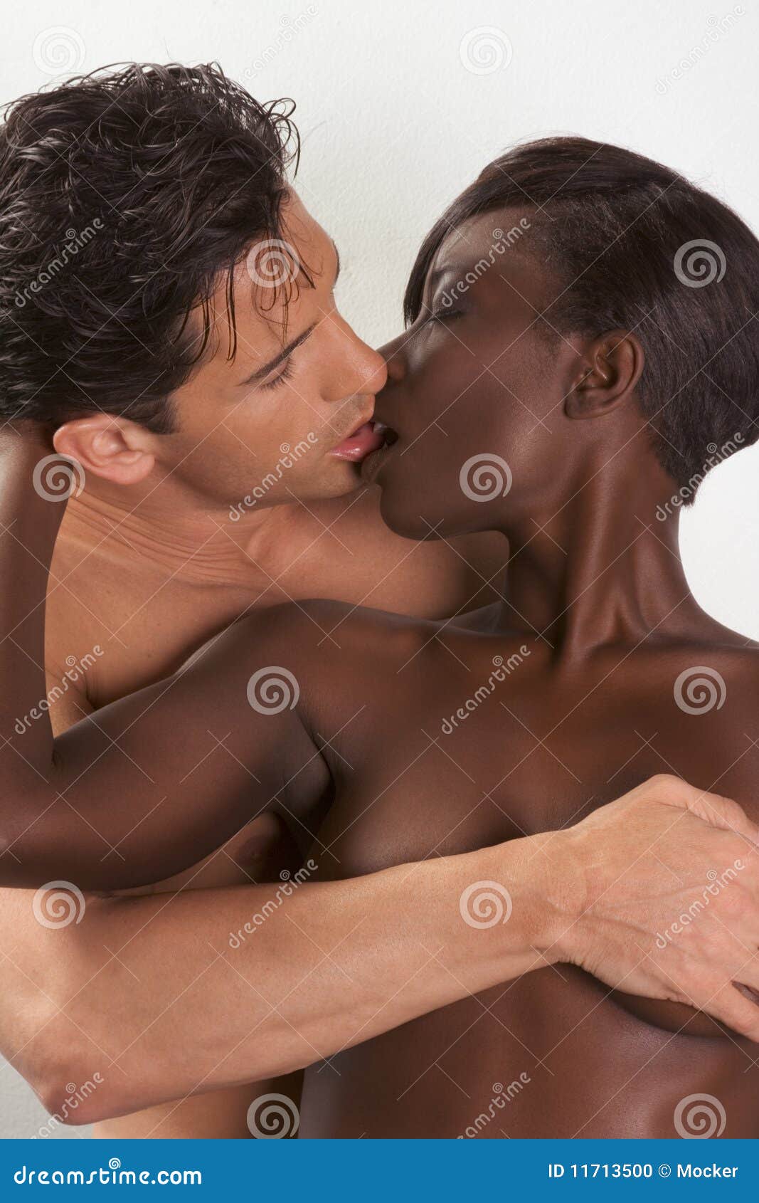 Kissing Naked In Bed thaimassage sundbyberg