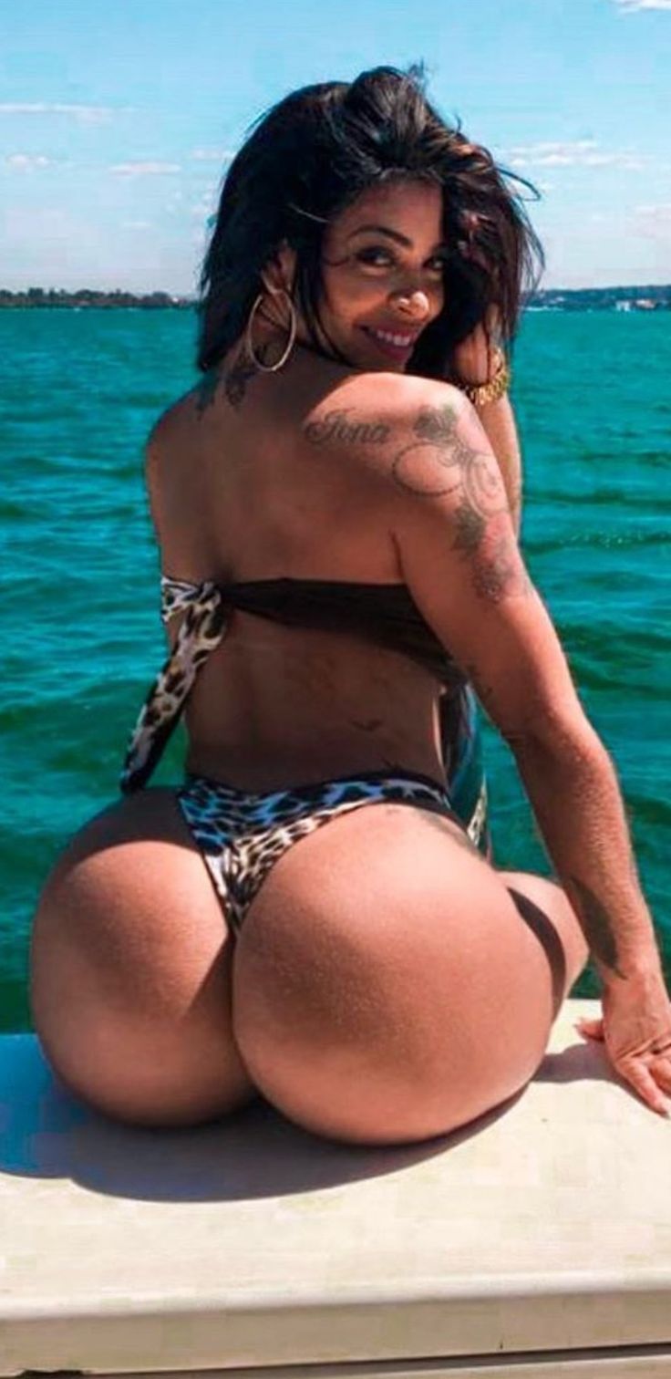 denise m george recommends Big Booty Thong Pics
