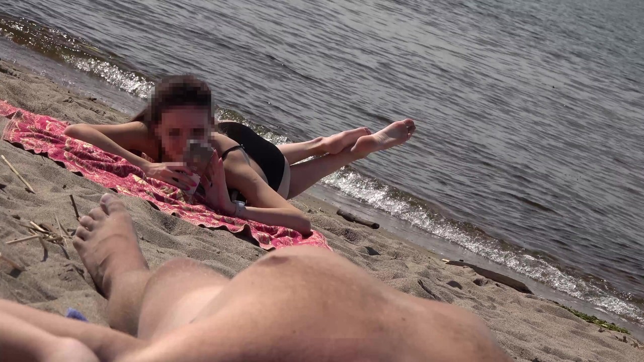david promnitz add 2 girls surprised by dick on beach 90s porn photo