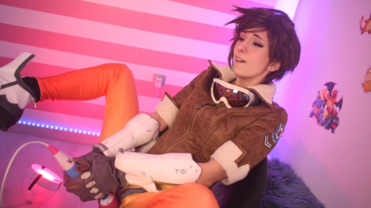 brad simonsen recommends tracer cosplay porn pic
