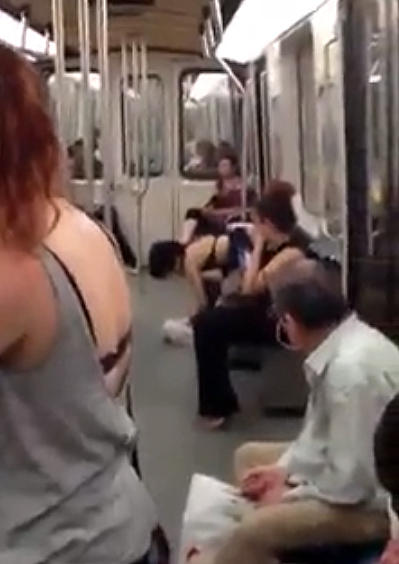 Man Eating Woman On Subway porr farmor