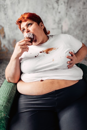 dajuan taylor recommends fat girls eating cake pic