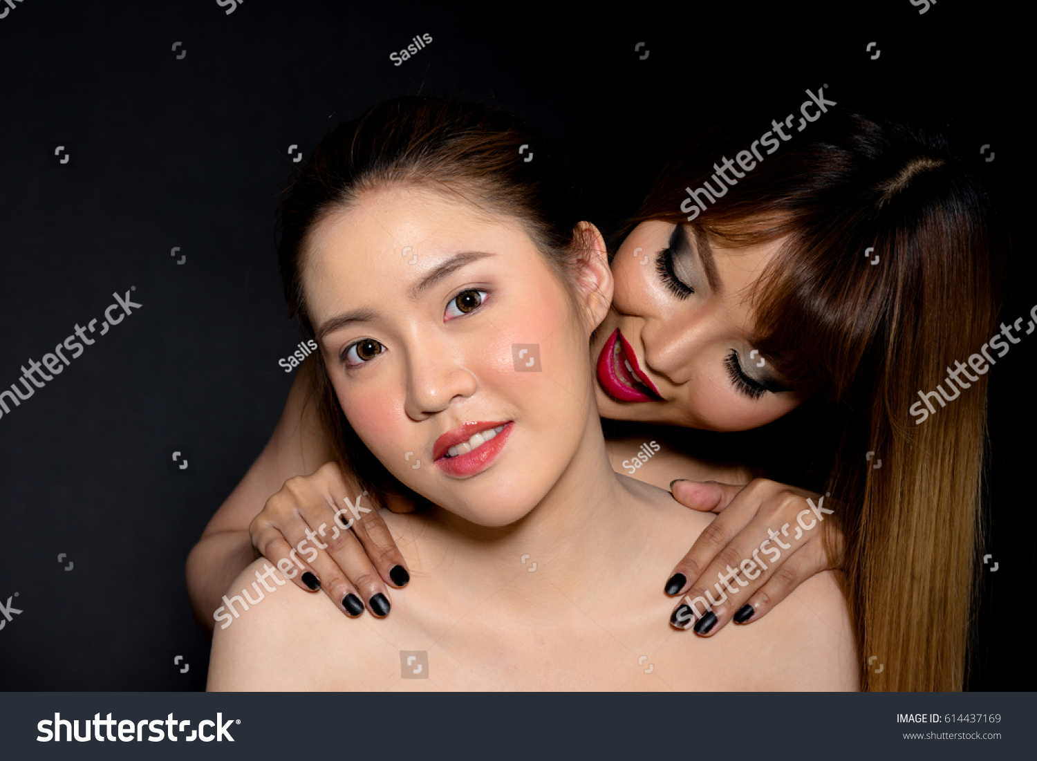 hot asian girls kissing