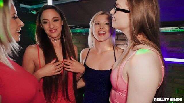 Girls At Party Porn bass tab