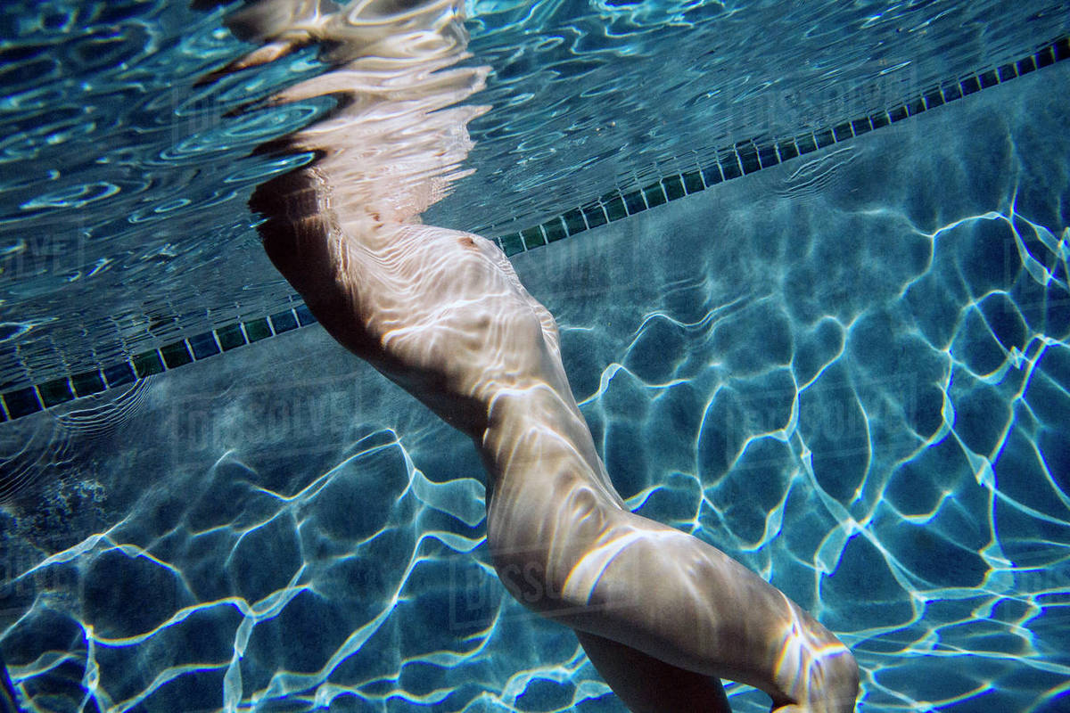 Girls Swimming Nude Underwater orgasm vid