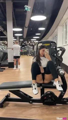 alex rickard recommends flashing pussy at gym pic