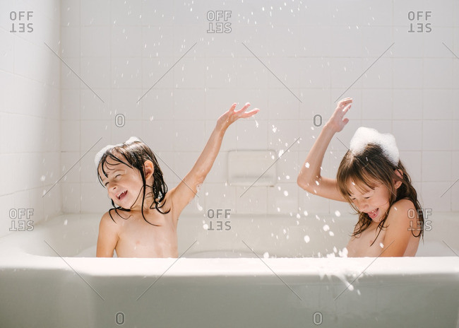 darren hepworth recommends girls in bath tub pic