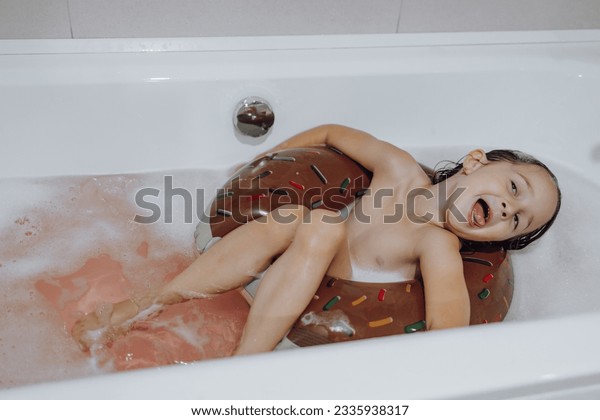 dhiraj sapru share girls in bath tub photos
