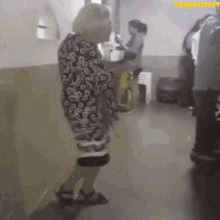 Old Lady Gif h extremo