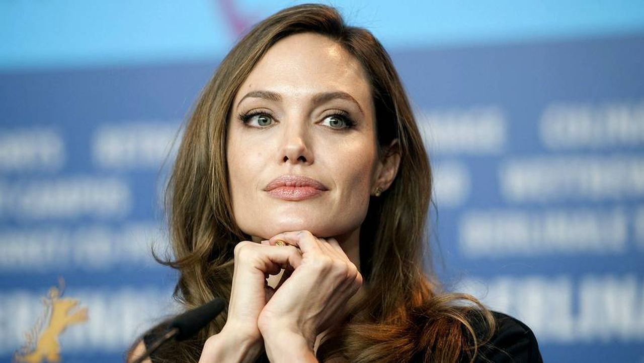 dan hillman recommends Porno De Angelina Jolie