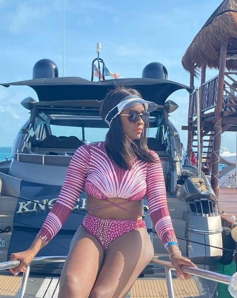 amanda trader add photo sexy wife on boat
