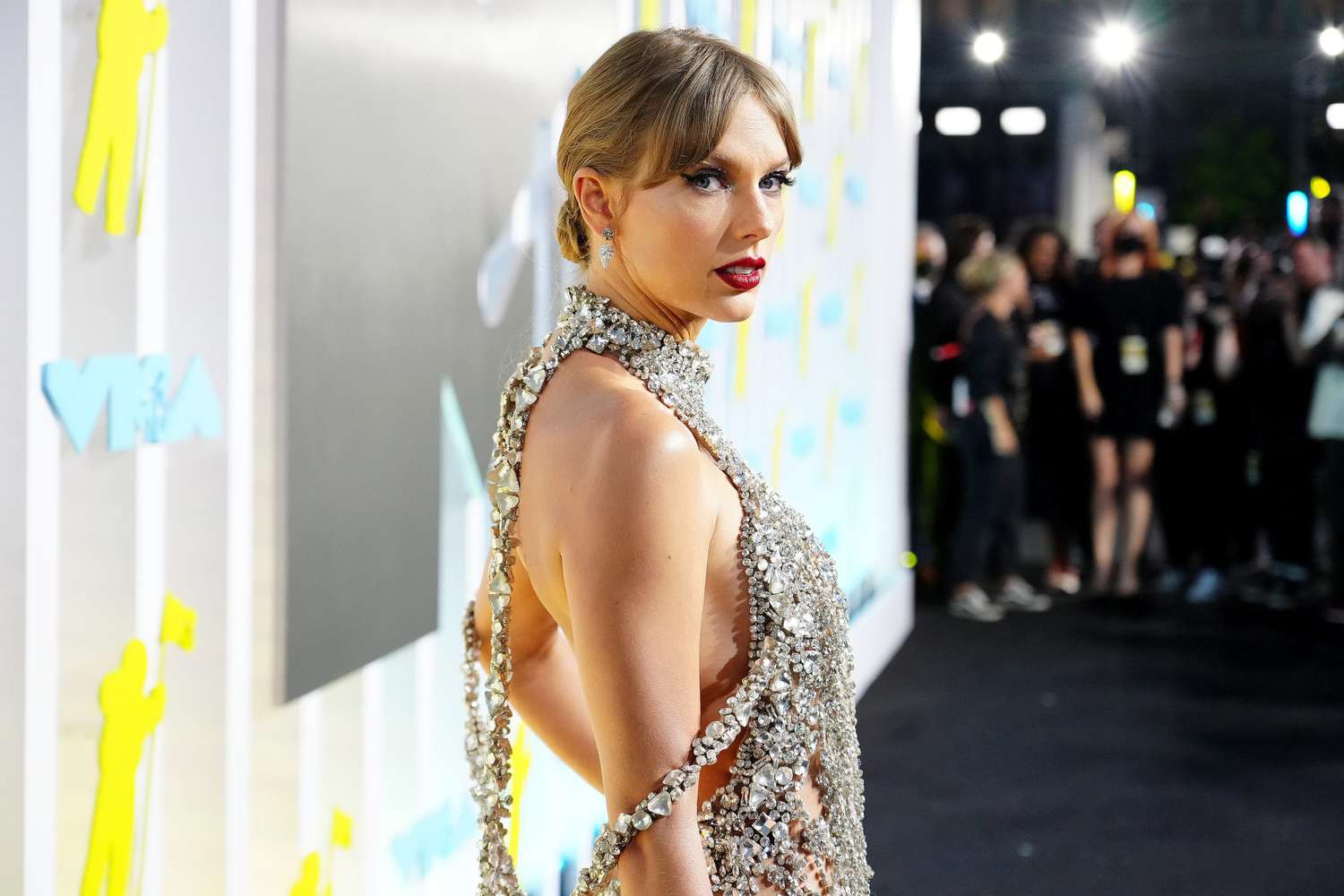 daniel reindorf recommends taylor swift bare boobs pic